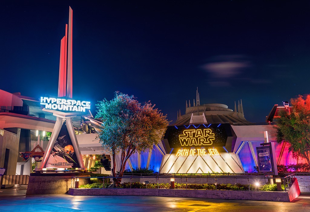 season-of-force-star-wars-force-awakens-disneyland-night