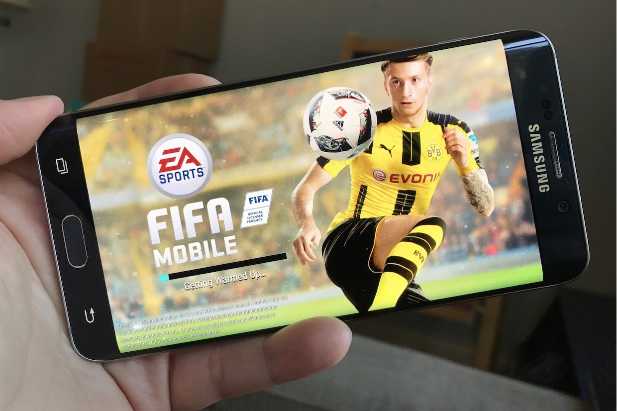 Access the FIFA 18 web app from smartphone - optimized for mobile